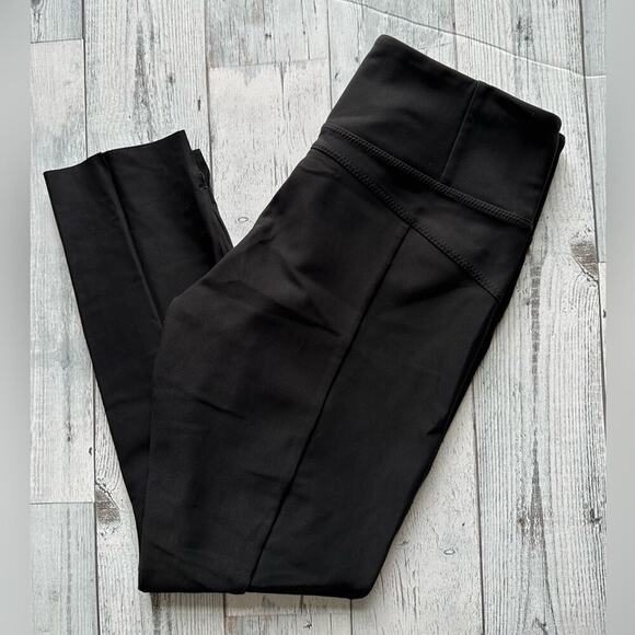 Athleta Stellar Crop Tight Womens Size M in Black Zipper Pockets Travel - Picture 5 of 10